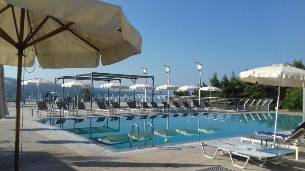 Giannis Village Resort Astakos Bagian luar foto
