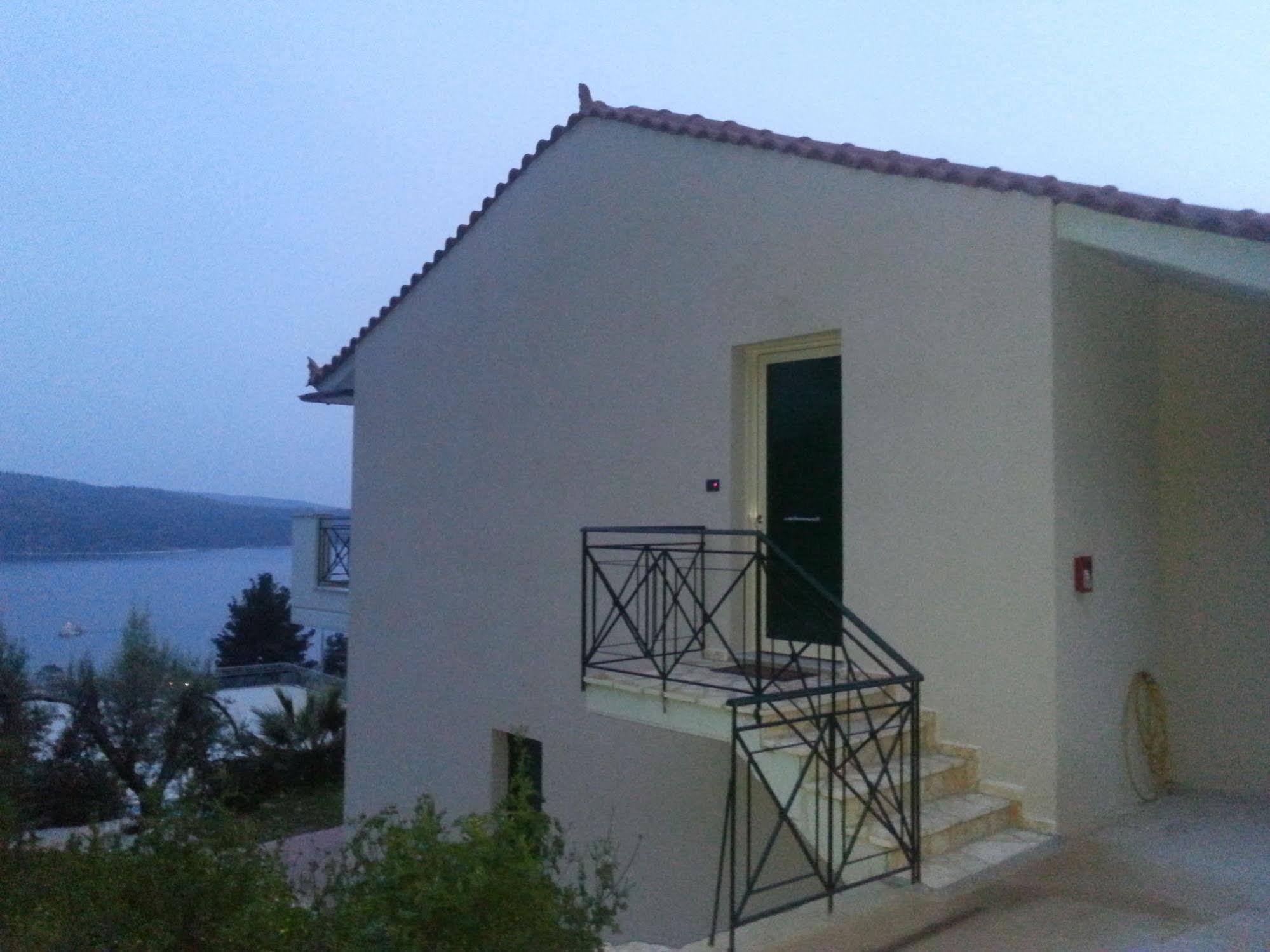 Giannis Village Resort Astakos Bagian luar foto